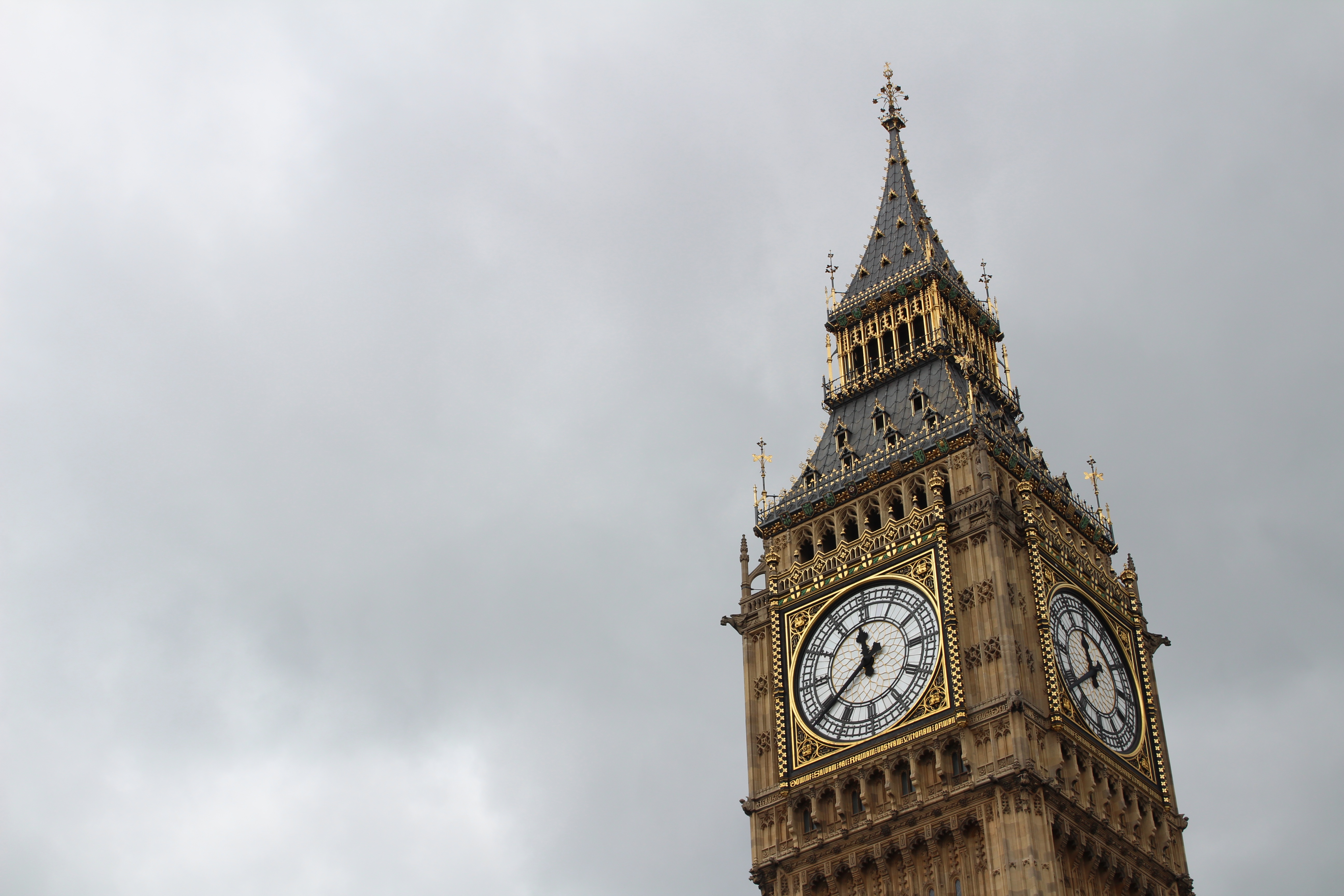 Биг бен что это. Часовая башня Биг Бен. Биг-Бен (башня Елизаветы). Биг Бен в Лондоне. Англия часы Биг Бен.