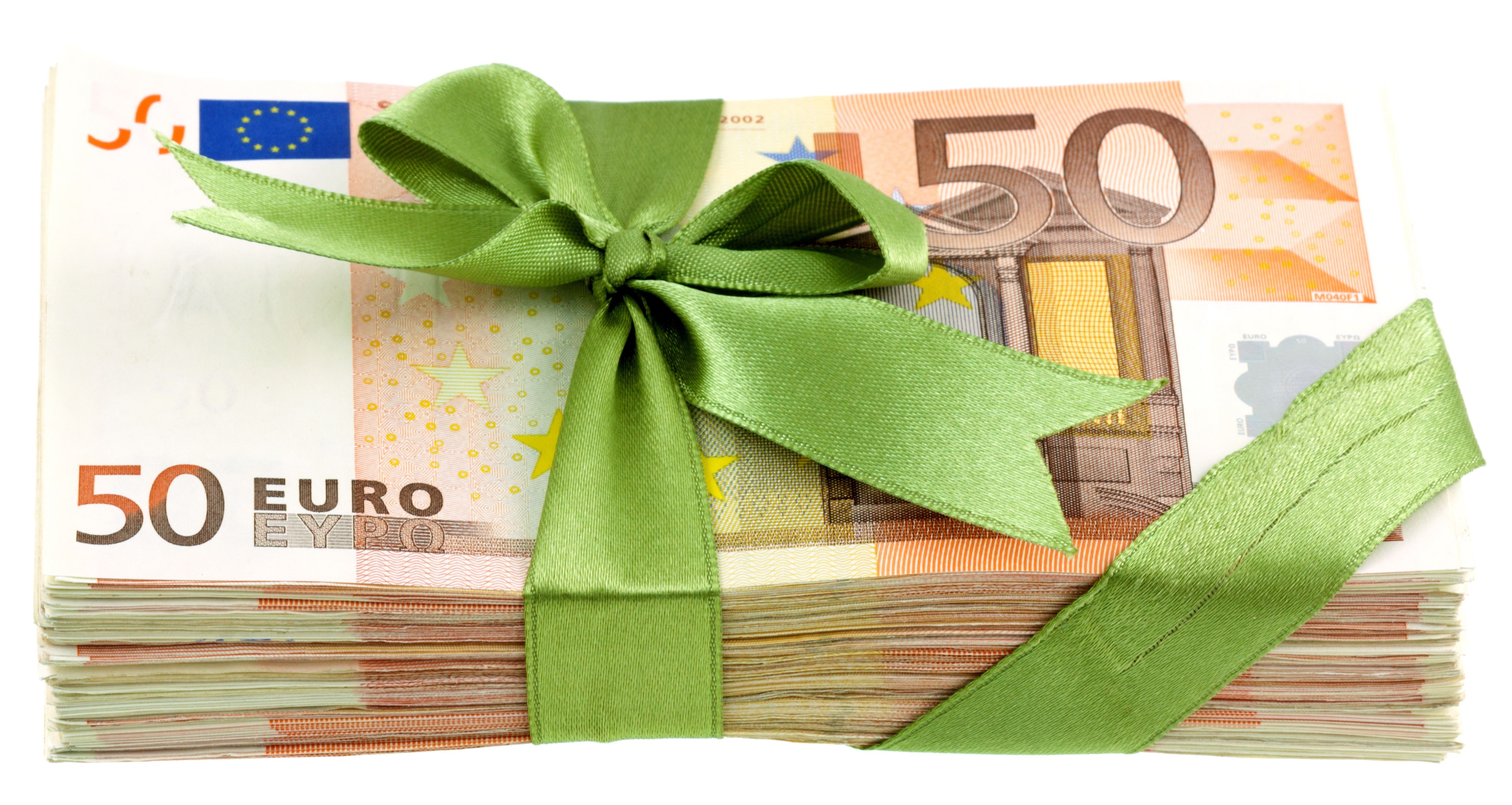 Zastaki.com - Пачка евро перевязана зеленой лентой