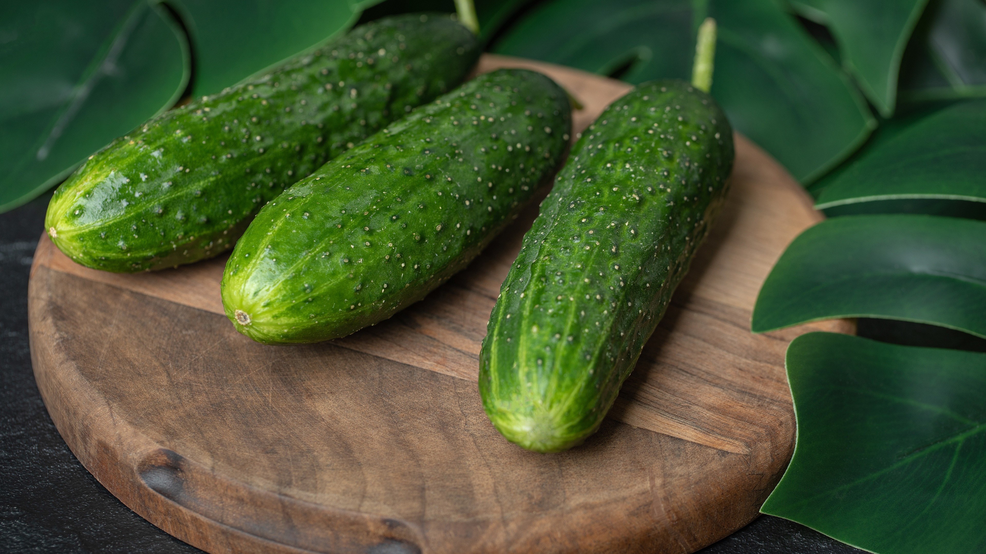 желтый огурец. вес огурца. криспина ф1 огурец. созревший огурец. спелый огурец.