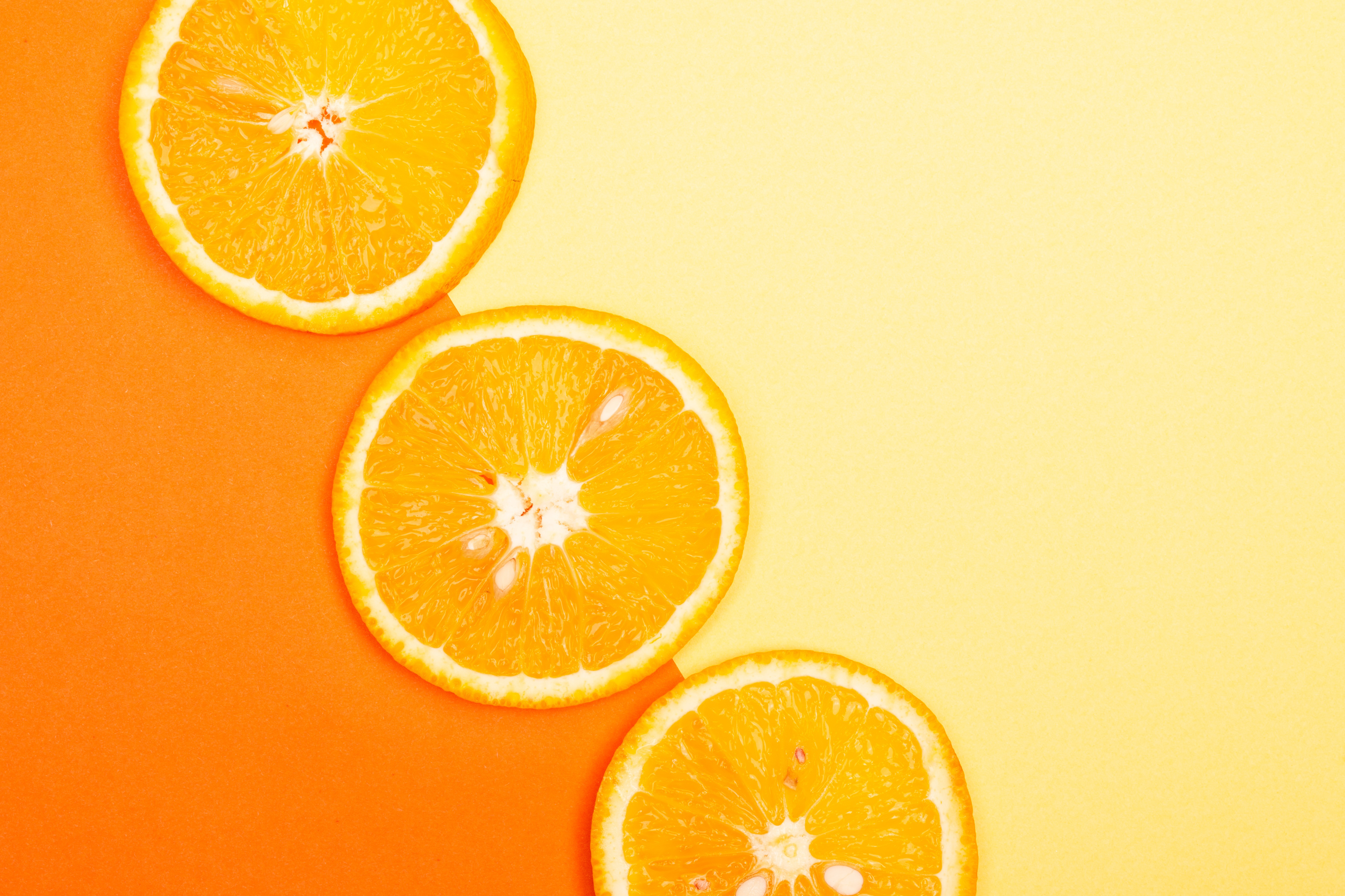 Orange vitamin. Апельсины фон. Фрукты на желтом фоне. Сочный апельсин. Текстура апельсина.