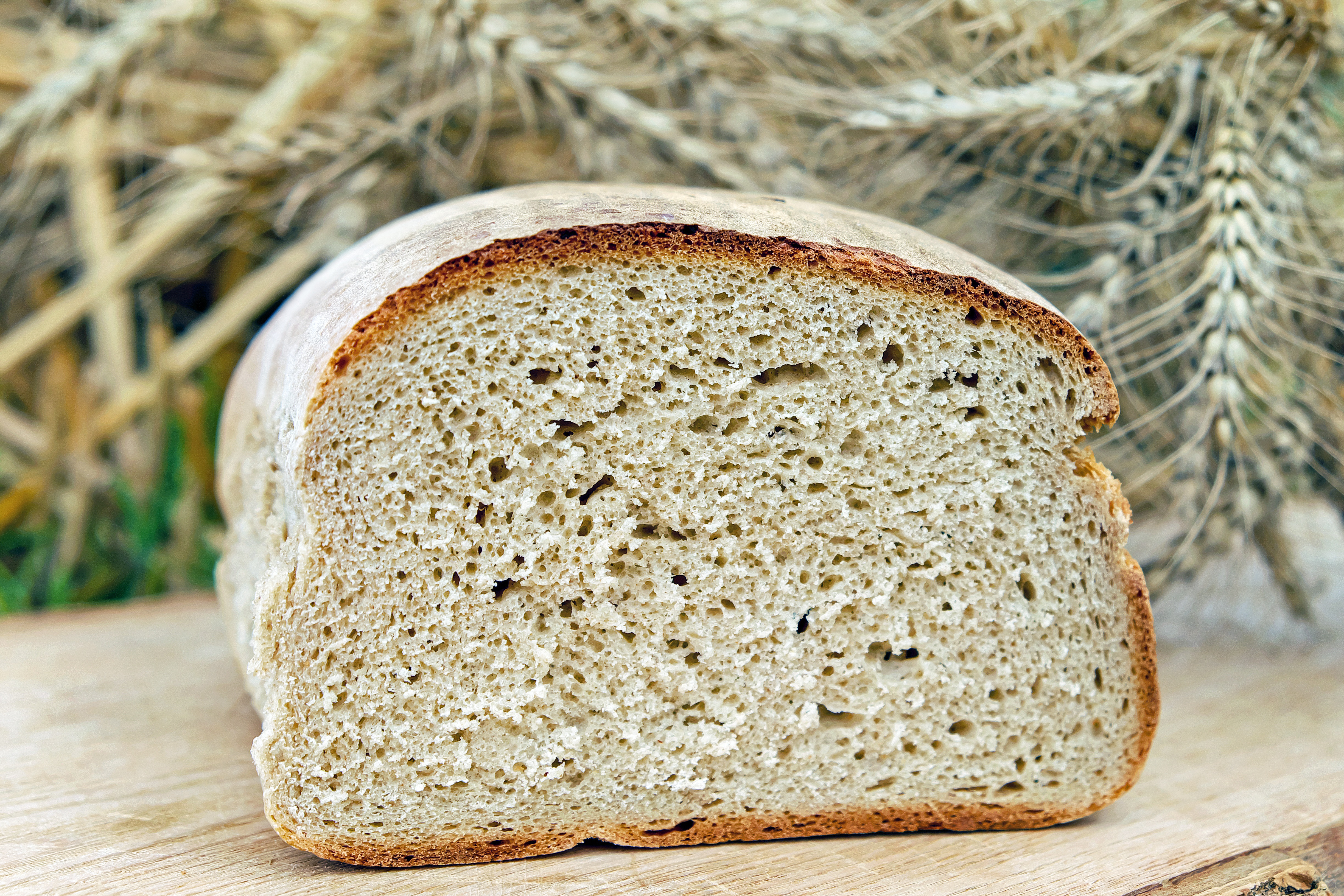 Почему хлеб вкусный. Хлеб. Пышный хлеб. Черствый хлеб. Красивый хлеб.