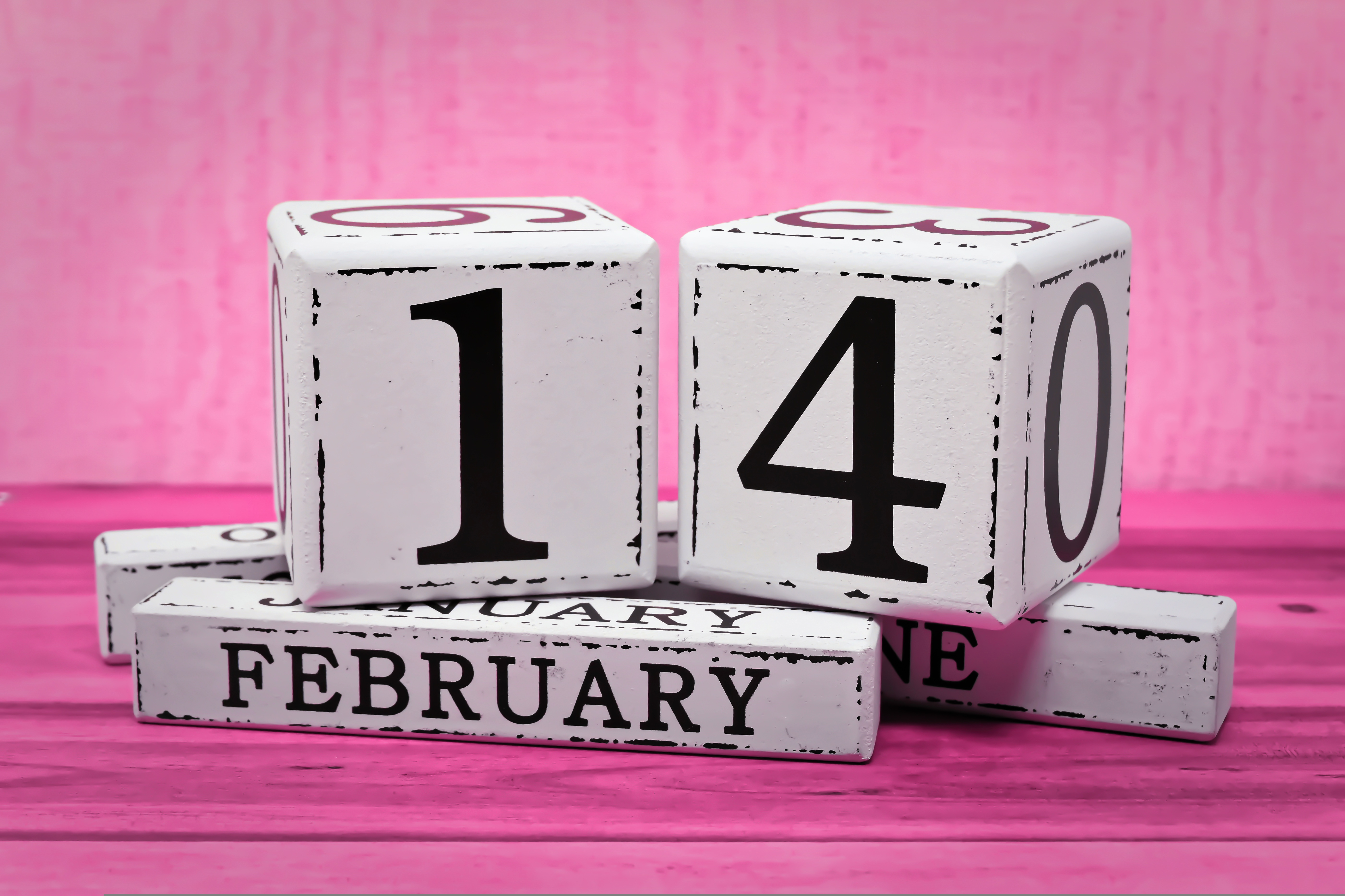14 февраля 2024 года нельзя. 14 Февраля. 14 Февраля праздник. Кубики Дата 14 февраля.