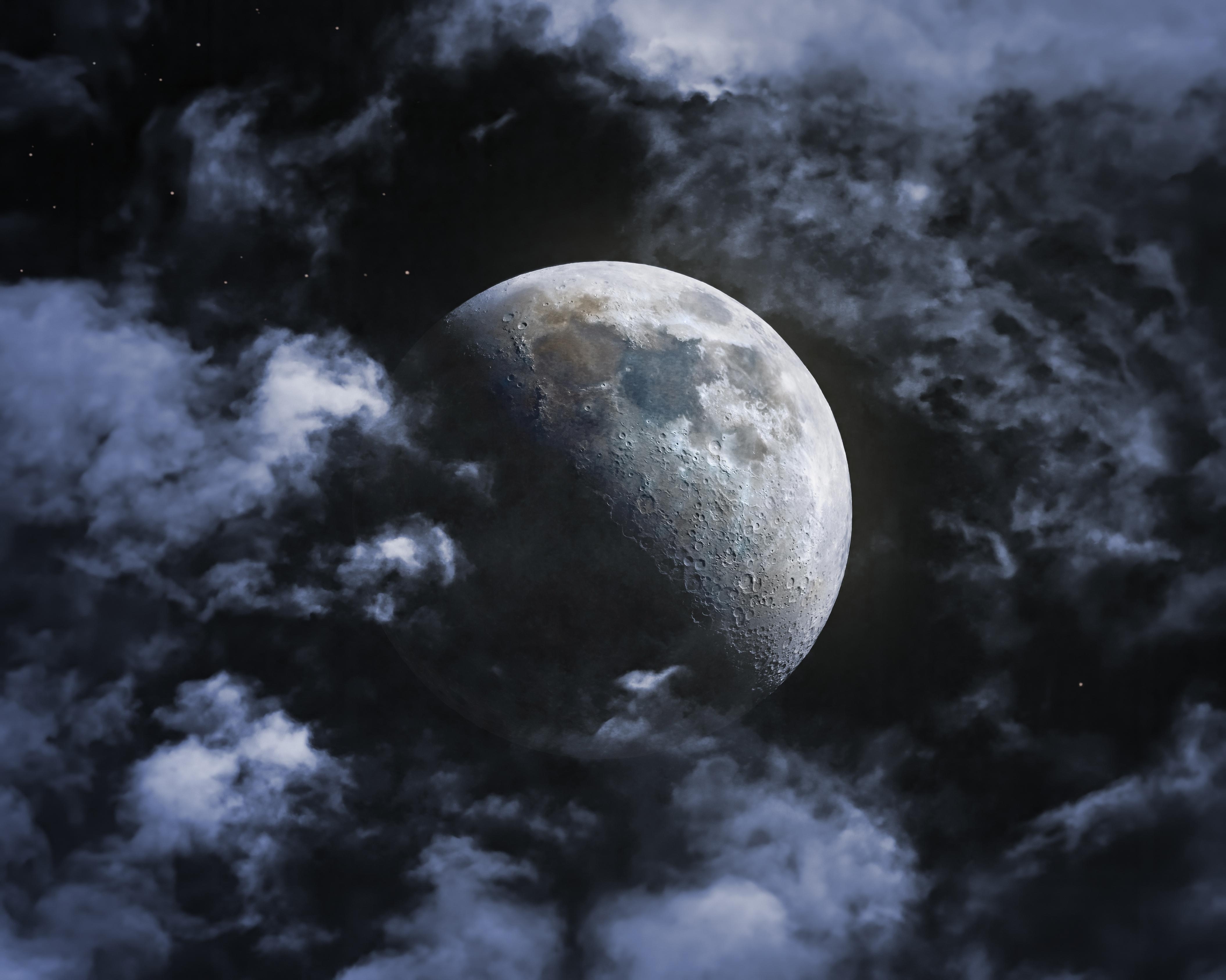 Zastaki.com - Большая холодная луна в облаках